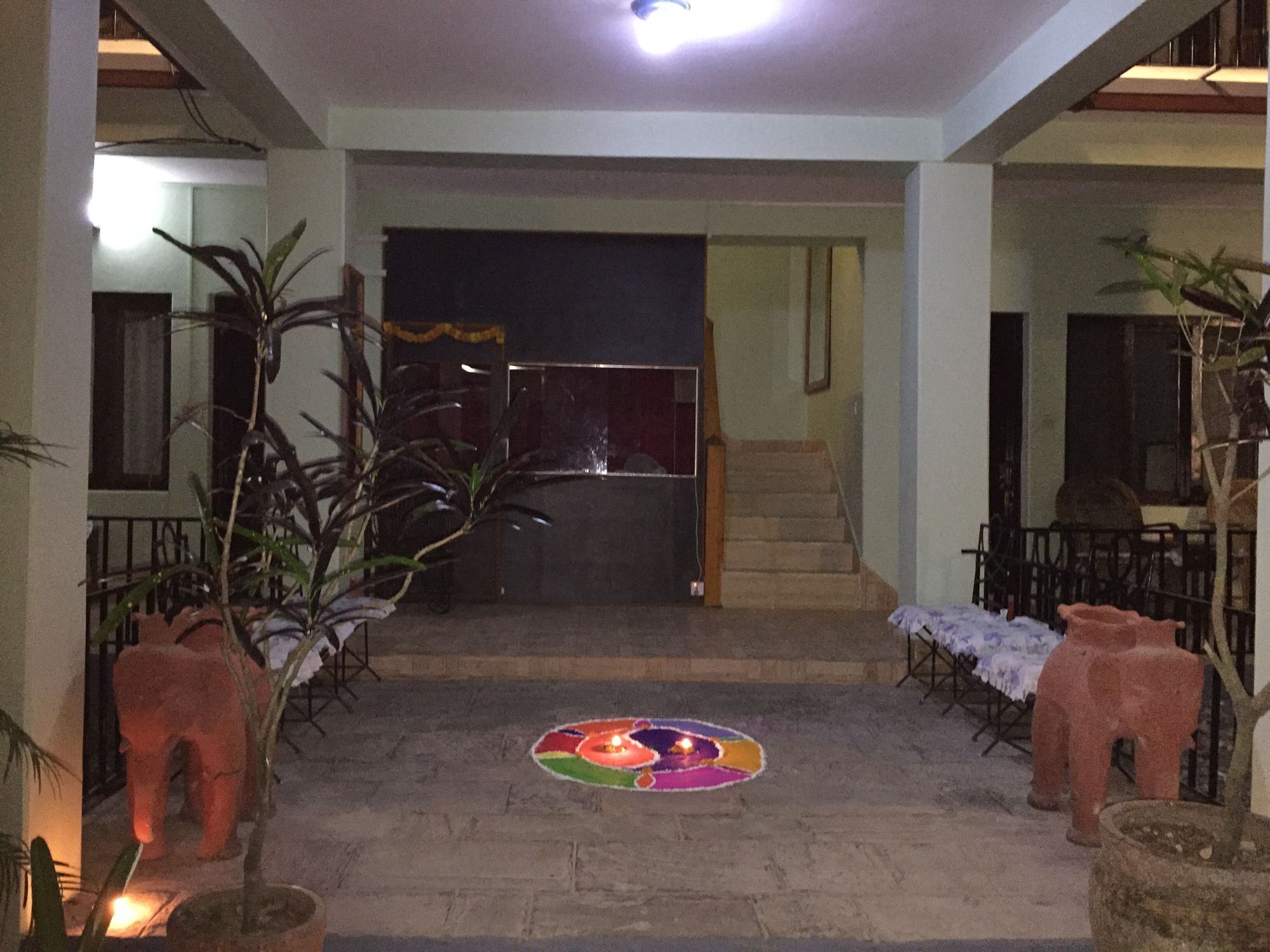 Yeti Guest House Pokhara Exterior photo